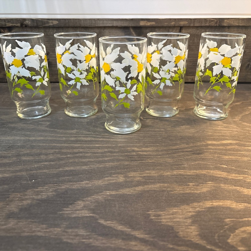 Set Of 5 Vintage White Daisy Flower Tea Glasses 5.75"